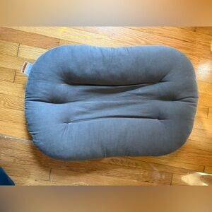 Snuggle Me Infant Lounger in Dark Grey/Sparrow